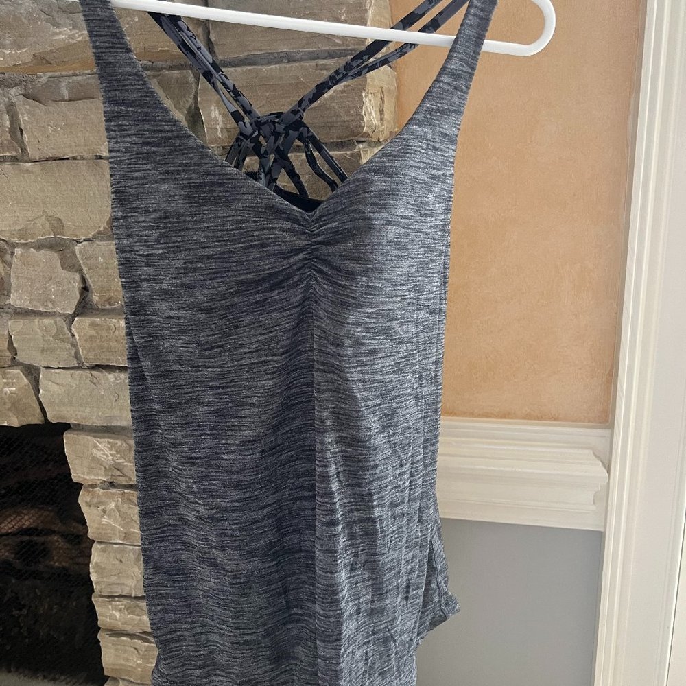 Lululemon size 8 tank top.